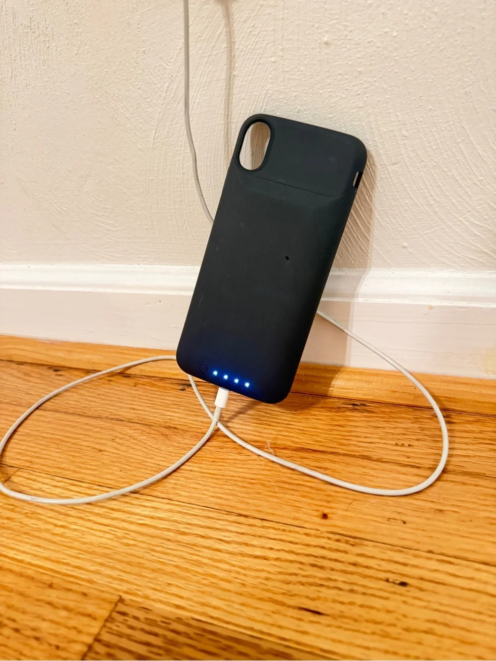Mophie X/XS iPhone Charging Battery Phone Case with lightning charge - Black